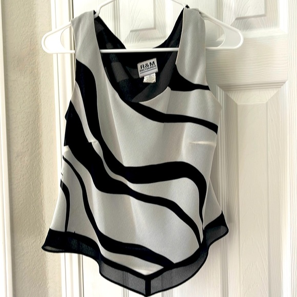 Light weight lined top - Picture 1 of 8